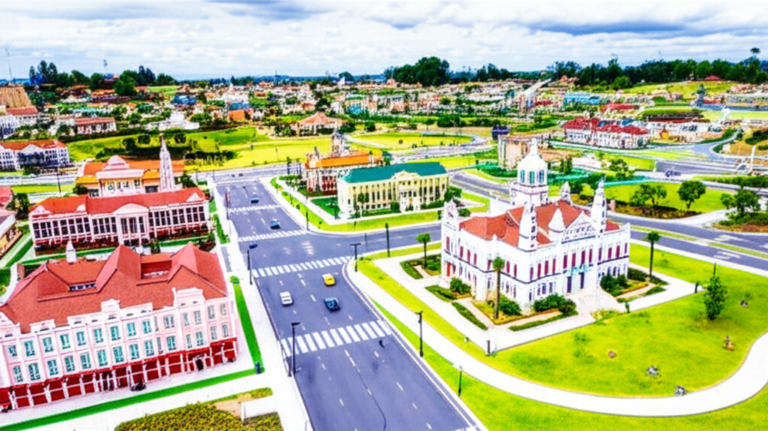 Parque com miniaturas de cidades brasileiras