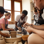 Grupo de turistas participando de uma oficina de cerâmica local em uma vila remota.